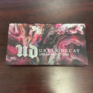 Urban Decay Urban Addictions eyeshadow palette